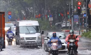 Đêm Trung thu, nhiều khu vực có mưa dông, cảnh báo lũ tại vùng núi phía Bắc, Thanh Hóa và Nghệ An
