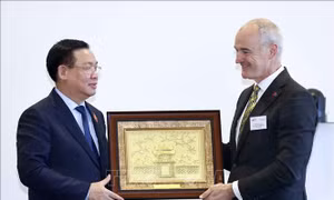 Chủ tịch Quốc hội Vương Đình Huệ tiếp lãnh đạo Đại học RMIT
