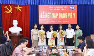 Sinh viên Văn khoa tự hào được đứng trong hàng ngũ của Đảng