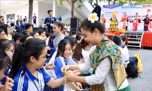 Tổ chức triển lãm 'Đặc trưng văn hóa vùng biên giới và tình đoàn kết hữu nghị Việt - Lào' 