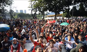 AFF Suzuki Cup: Ngất xỉu vì chen lấn mua vé chung kết lượt đi Việt Nam - Malaysia 