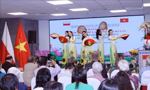 Họp mặt kỷ niệm 104 năm Ngày độc lập Cộng hòa Ba Lan