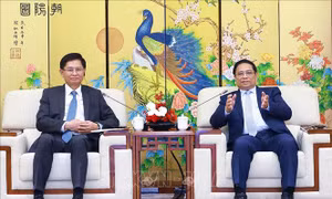 Thủ tướng Phạm Minh Chính tiếp Chủ tịch Khu tự trị dân tộc Choang Quảng Tây 
