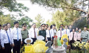 Tổng Bí thư, Chủ tịch nước Tô Lâm dâng hương tưởng niệm Đại tướng Võ Nguyên Giáp