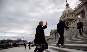 Tổng thống Trump hạn chế nghị sĩ Mỹ đi máy bay do chính phủ quản lý