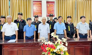 Bắt 5 lãnh đạo, nguyên lãnh đạo xã về tội lợi dụng chức vụ, quyền hạn trong khi thi hành công vụ