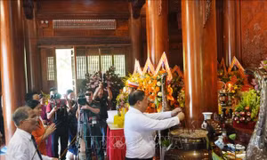 Lễ dâng hương tưởng niệm Chủ tịch Hồ Chí Minh tại Nghệ An