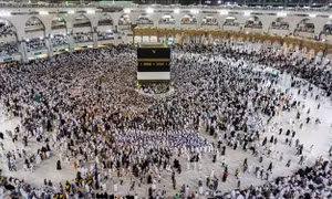 Khoảng 800 người Palestine ở Dải Gaza hành hương tới Thánh địa Mecca