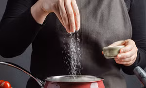 Chế độ ăn nhiều muối có thể khiến nam giới nhanh suy giảm trí nhớ