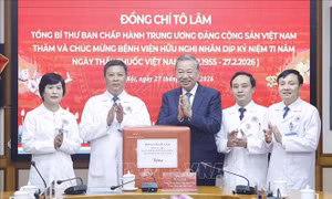 Tổng Bí thư: Mỗi thầy thuốc phải là điểm tựa của người bệnh trong những thời khắc khó khăn nhất