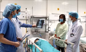 Kịp thời phẫu thuật lấy ra 10 viên nam châm trong ruột bệnh nhi 