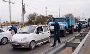 Uzbekistan tạm thời đóng cửa biên giới với Afghanistan 