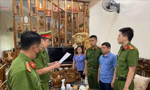 Bắt tạm giam Trưởng Khoa Dược, Bệnh viện Đa khoa tỉnh Sơn La
