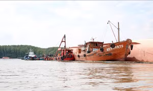 Thông tuyến luồng tạm sau vụ chìm tàu trên sông Lòng Tàu