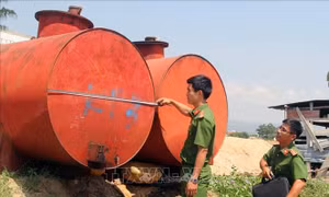 Chỉ đạo kiểm tra thông tin 'bồn chứa dầu đặt gần trường mầm non' phản ánh trên báo Tin tức