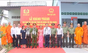 Bàn giao 700 căn nhà cho hộ nghèo, hộ cận nghèo