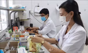 Nữ dược sĩ dân tộc Chăm góp sức bảo tồn nét đẹp truyền thống
