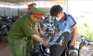 Cảnh báo nguy cơ mất an toàn từ việc độ chế xe điện của học sinh