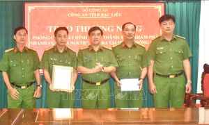 Khen thưởng lực lượng phá nhanh vụ án 'Giết người'