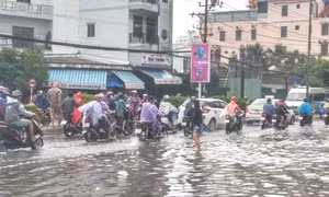 Mưa lớn gây ngập úng, sạt lở cục bộ ở Khánh Hoà