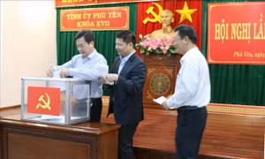 Lấy phiếu tín nhiệm để cán bộ 'tự soi', 'tự sửa'
