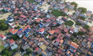 Bắc Ninh: Xuyên đêm bảo vệ an toàn đê thôn Thuận, xã Mỹ Thái