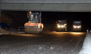 Đêm trên công trường cao tốc cửa khẩu Hữu Nghị - Chi Lăng (Lạng Sơn)