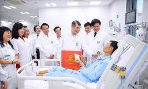 Thủ tướng Lê Minh Hưng thăm Bệnh viện Bạch Mai cơ sở Ninh Bình
