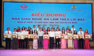 Biểu dương 135 nhà giáo Nghệ An làm theo lời Bác