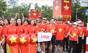 Người dân các tỉnh, thành phố sôi nổi hưởng ứng chương trình 'Cùng Việt Nam tiến bước'