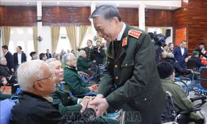 Bộ trưởng Công an thăm Trung tâm điều dưỡng thương binh Thuận Thành