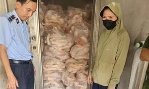 Hà Nội: Liên tiếp thu giữ số lượng lớn thực phẩm không rõ nguồn gốc