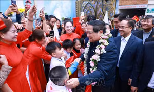 Thủ tướng Phạm Minh Chính thăm, chúc mừng Giáo xứ Lào Cai
