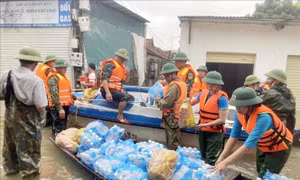 Nghệ An: Hỗ trợ, bảo đảm lương thực, nước uống cho người dân trong vùng bị ngập