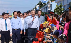 Tổng Bí thư, Chủ tịch nước Tô Lâm thăm, làm việc tại huyện đảo Cồn Cỏ (Quảng Trị)