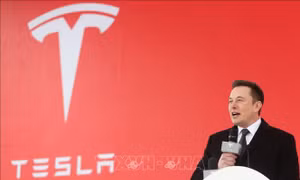 Tesla trở thành khách hàng lớn đầu tiên sử dụng công nghệ chip 14A của Intel