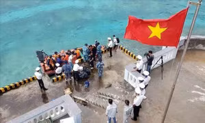 Hàng nghìn suất quà, nhu yếu phẩm, hàng hóa Tết đã đến với các điểm đảo Trường Sa
