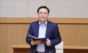 Bí thư Thành ủy Hà Nội thăm lực lượng làm nhiệm vụ ở khu cách ly Pháp Vân - Tứ Hiệp