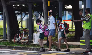 Singapore lần đầu tiên áp dụng bộ quy tắc ứng xử cho người đi bộ