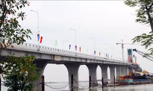 Hợp long cầu Cửa Hội nối 2 tỉnh Nghệ An, Hà Tĩnh