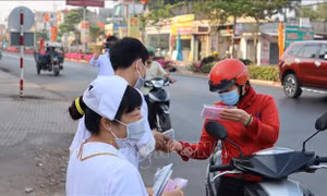 Một phòng khám tư nhân cấp phát miễn phí gần 30.000 khẩu trang