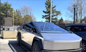 Tesla thử nghiệm xe taxi tự hành Cybercab không vô lăng