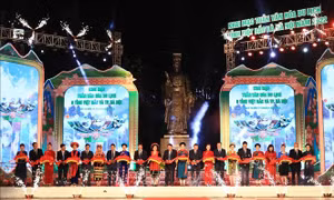 Tưng bừng khai mạc 'Tuần văn hóa du lịch 6 tỉnh Việt Bắc và Hà Nội'