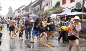 Người dân Lào tưng bừng vui Tết cổ truyền Bunpimay