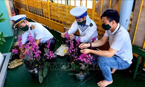 Tết đến với lính nhà giàn DK1 - Bài 1: Hành trình mang Tết ra biển