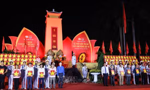 Lễ thắp nến tri ân các Anh hùng liệt sĩ tại Nghĩa trang Mai Dịch và Nghĩa trang Hàng Dương