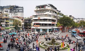 Đề nghị không đỗ xe, tập trung đông người ở khu vực tòa nhà 'Hàm Cá Mập'