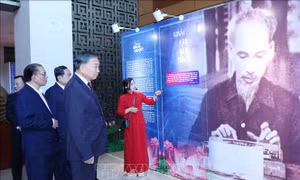Tổng Bí thư, Chủ tịch nước Tô Lâm cùng lãnh đạo Đảng, Nhà nước tham quan triển lãm 'Những tấm gương bình dị mà cao quý'