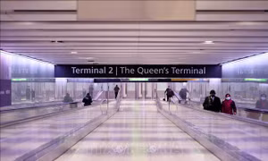 Cảnh sát Anh bắt nghi phạm mang hơi cay vào sân bay Heathrow