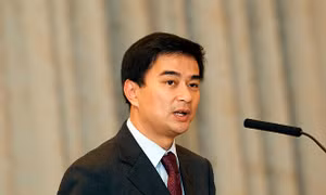 Thừa nhận thất bại, Chủ tịch Đảng Dân chủ Thái Lan Abhisit Vejjajiva tuyên bố từ chức